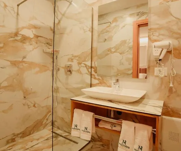 Martiness Otel Dıraç