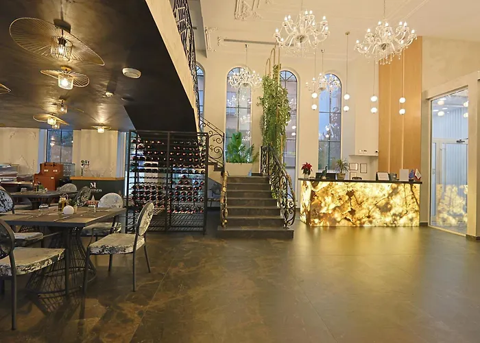 Otel Martiness Dıraç