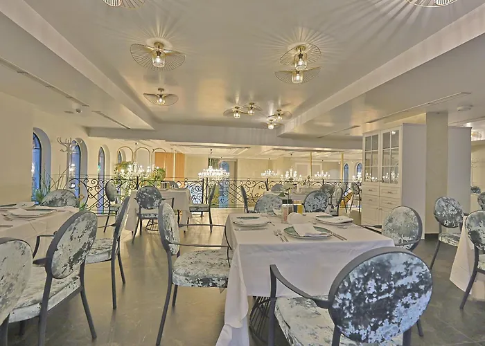 Martiness Otel Dıraç