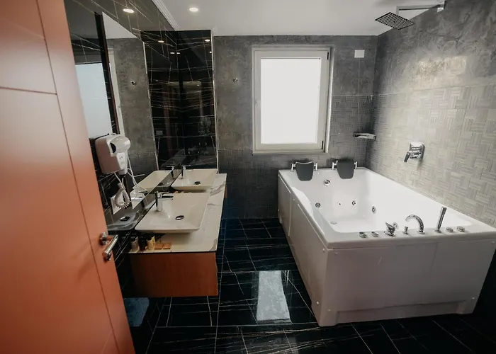 Отель Martiness 4*